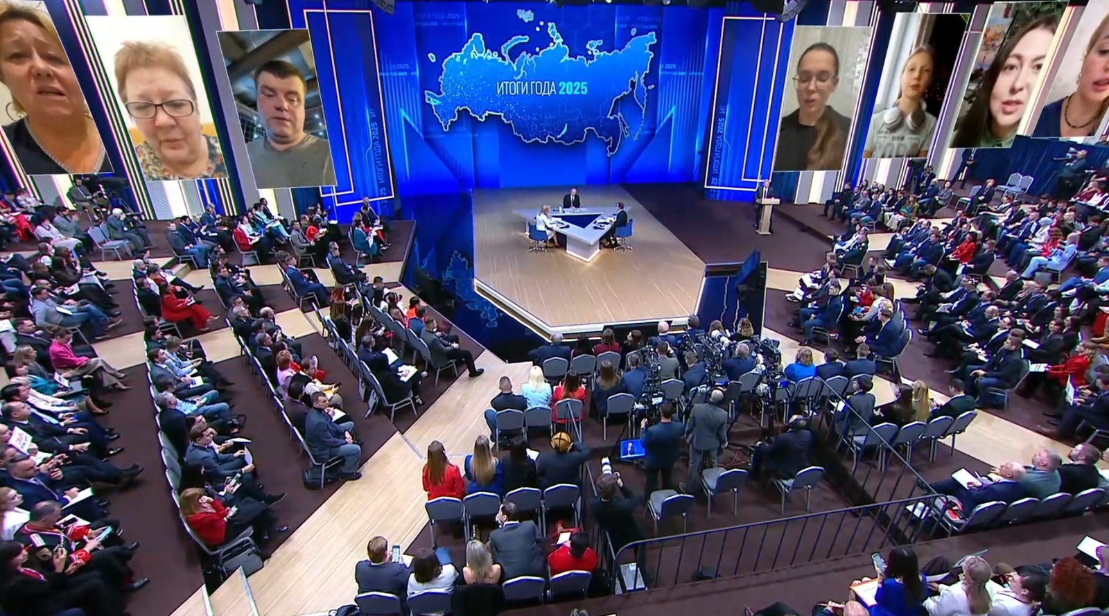 Стартовала Прямая линия с президентом России Владимиром Путиным