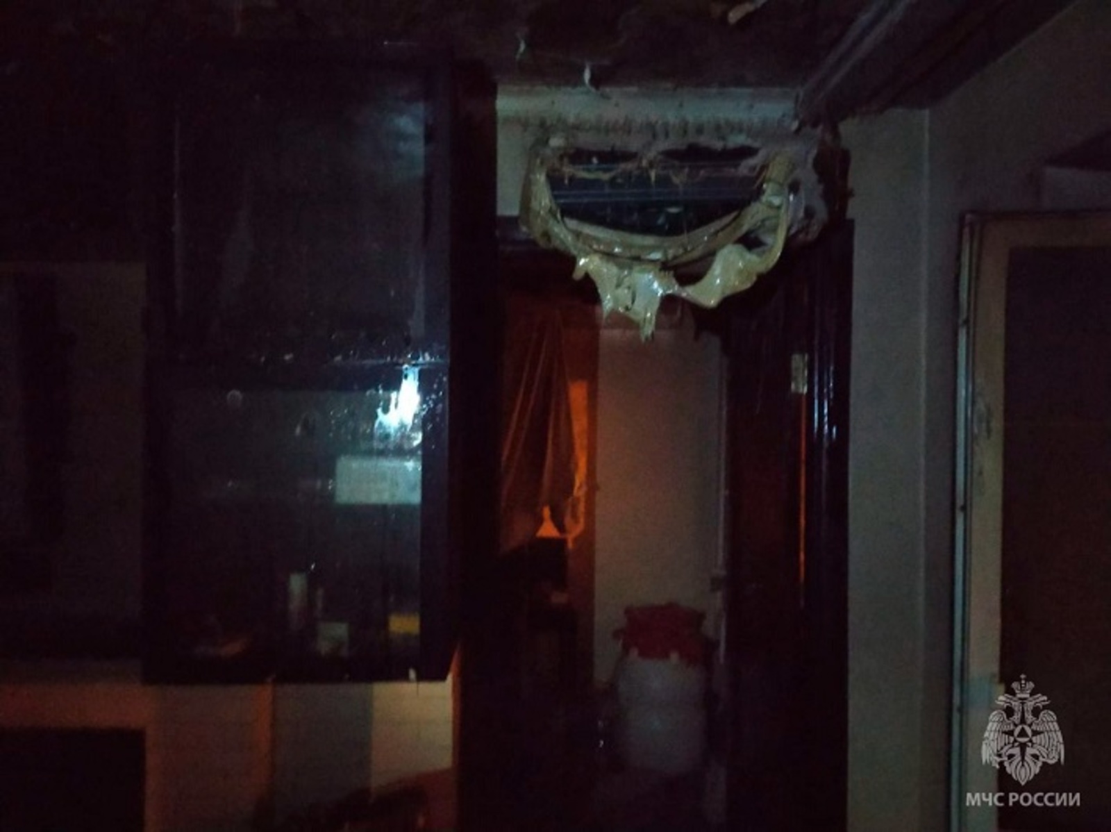 В городе Башкирии ночью загорелась квартира в многоэтажке. Есть пострадавший