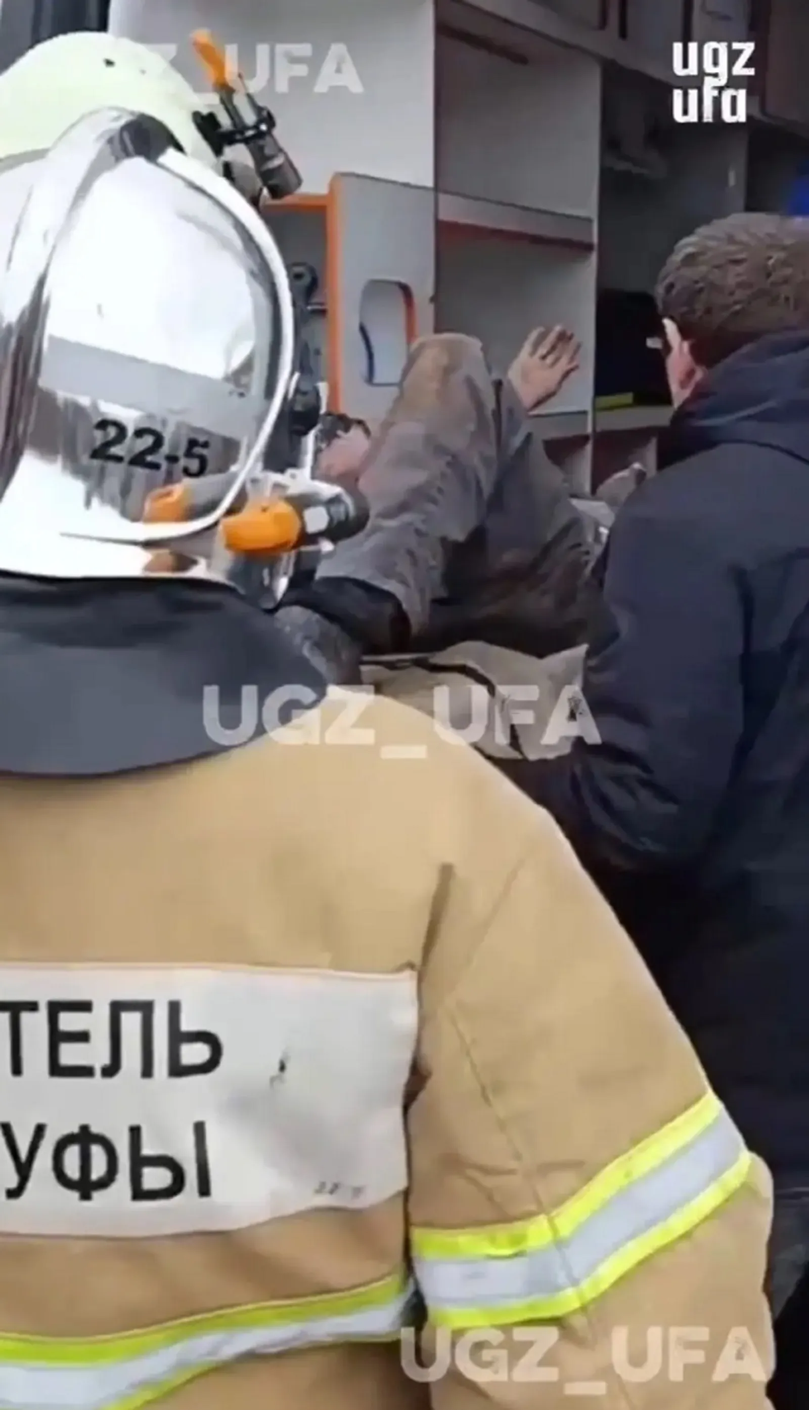 В Уфе водитель попал под колёса своего же грузовика