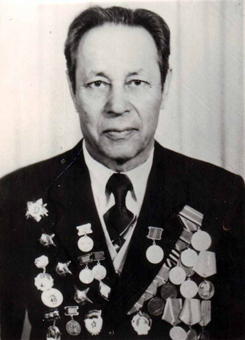 из личного архива Бадрея МАМБЕТКУЛОВА Имя Бадрея Мамбеткулова ныне носит Сибайский педагогический колледж.