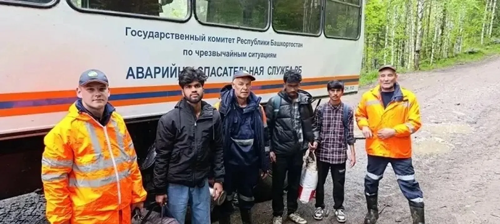 В Башкирии спасатели сняли со скал трёх индийских студентов