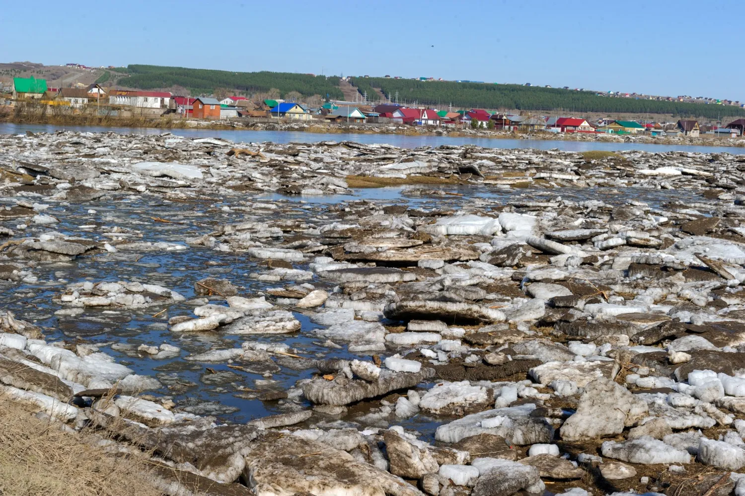 Альберт ЗАГИРОВ  Вскрытие рек в бассейне Белой ожидается на четыре-пять дней раньше нормы.
