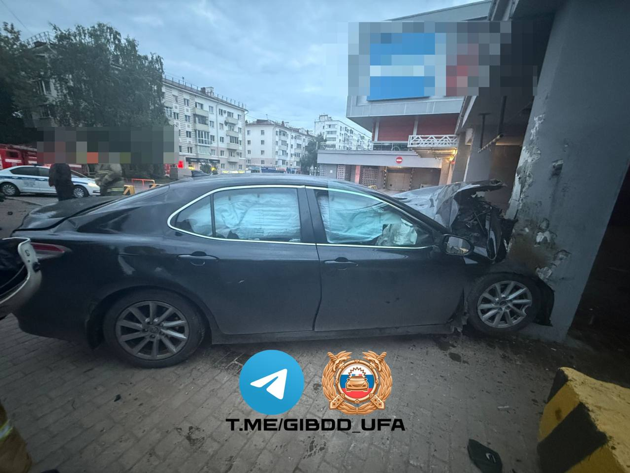 В Уфе водитель «Тойоты» госпитализирован после наезда на здание