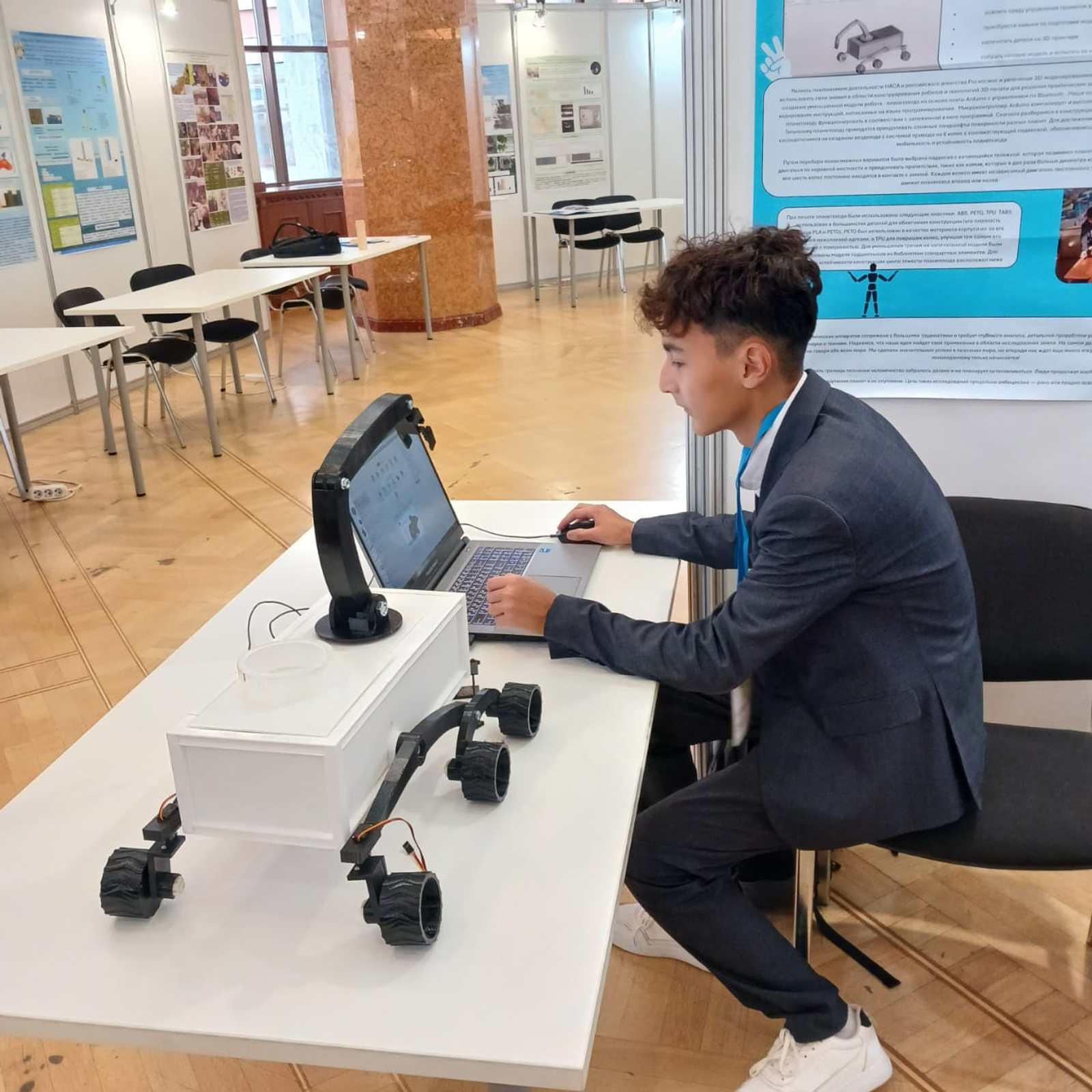 Школьник из Уфы стал «Ученым будущего», создав планетоход при поддержке УУНиТ