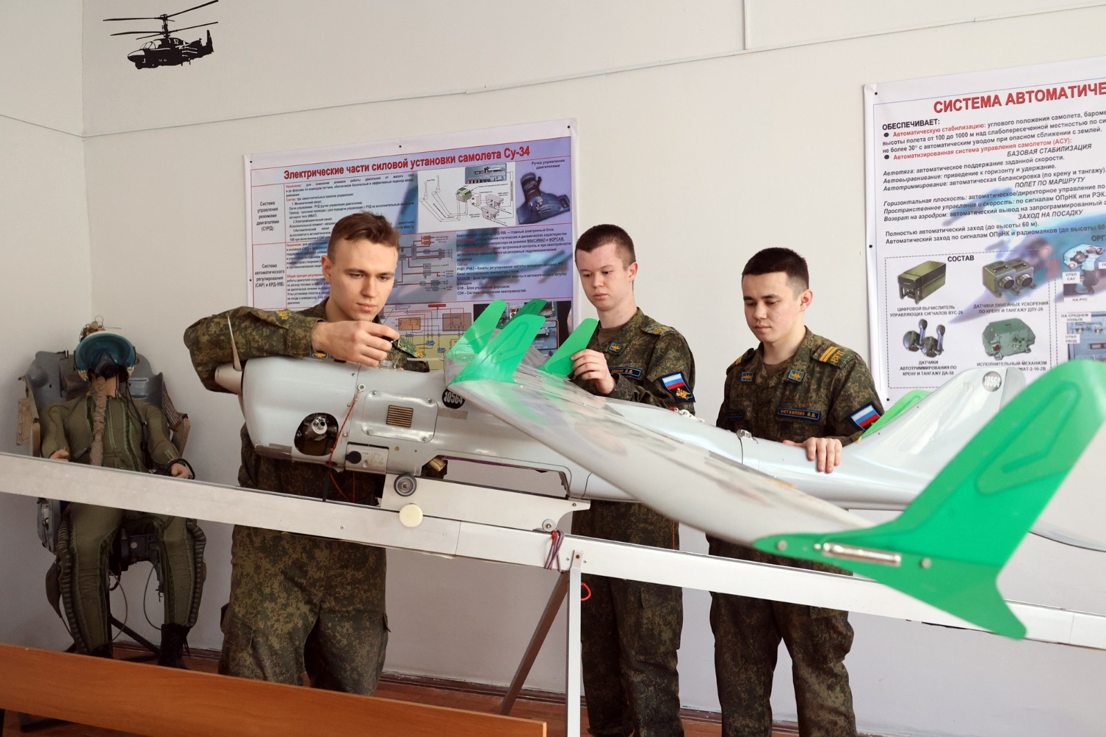 Александр ДАНИЛОВ  Имея воинское звание, выпускники могут построить карьеру в любых силовых структурах.