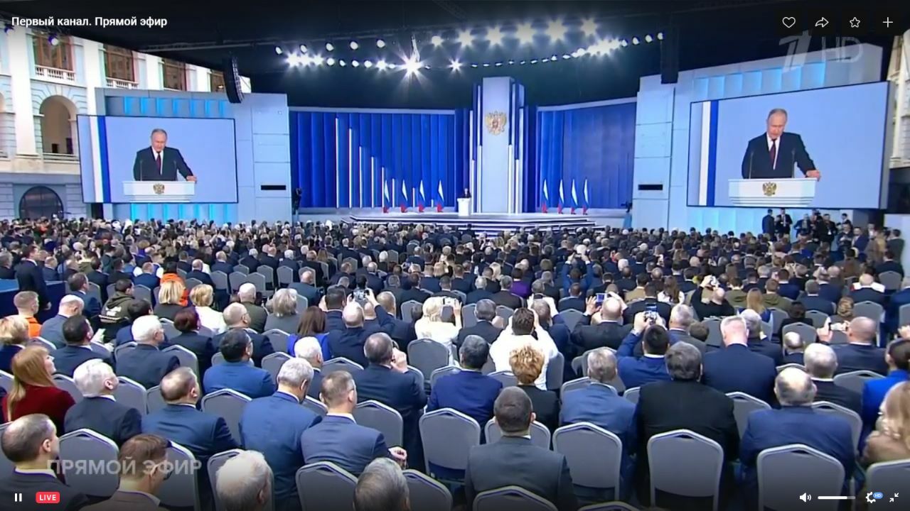 Президент России объявил минуту молчания в память о погибших в ходе СВО и поручил создать госфонд адресной помощи