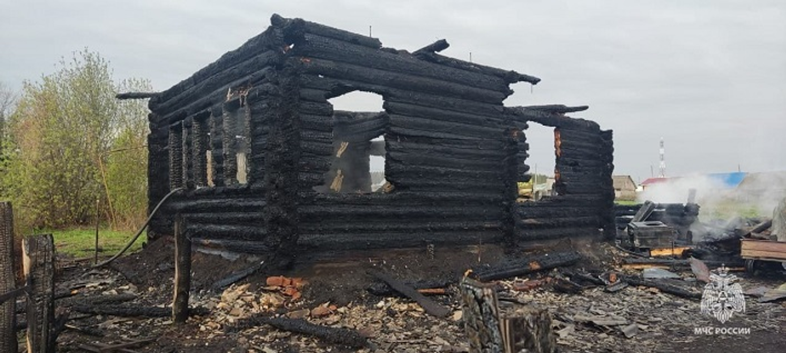 В Башкирии в крупном ночном пожаре погибли мужчина и женщина