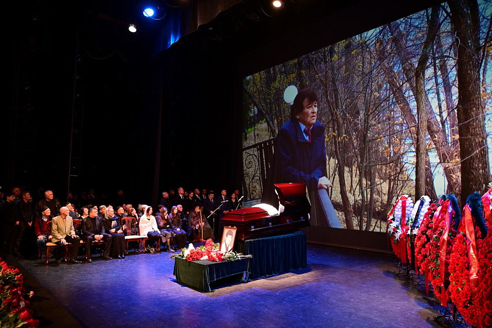 Глава Башкирии принял участие в церемонии прощания с Фиданом Гафаровым