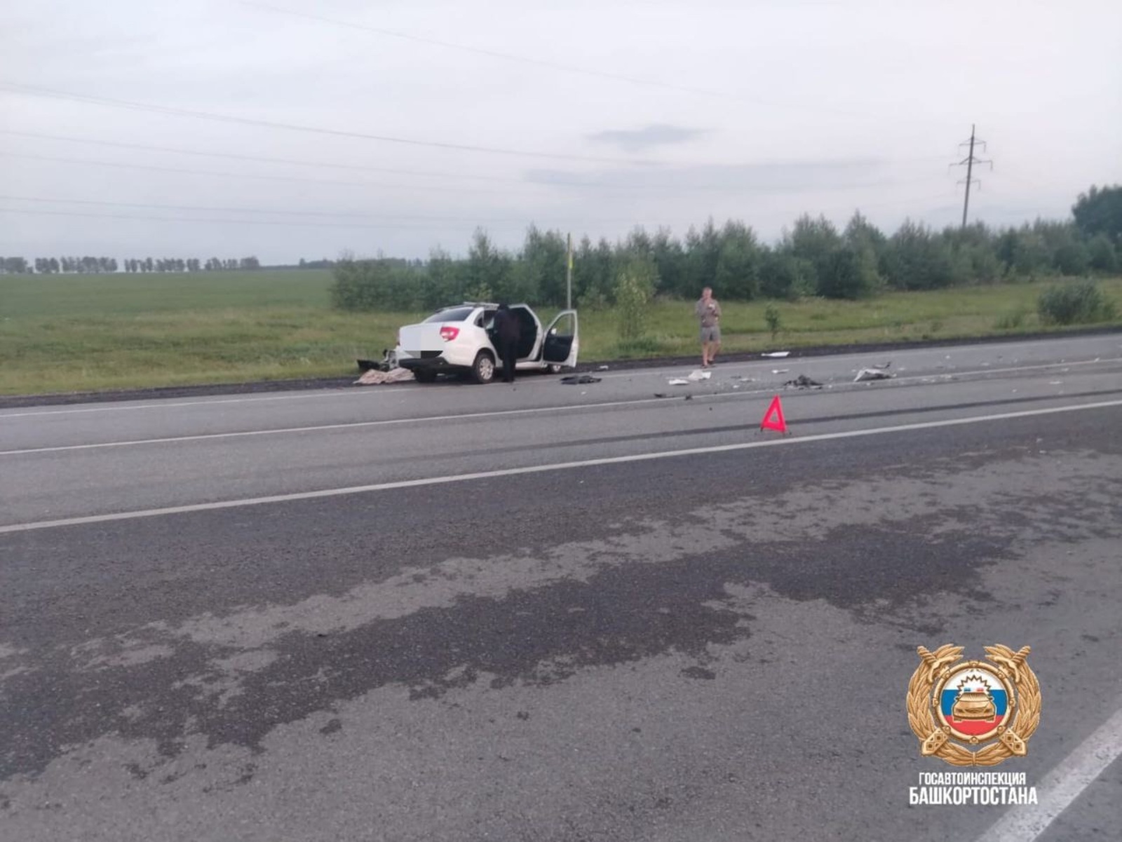 В Башкирии в столкновении с двумя грузовиками погиб водитель легковушки