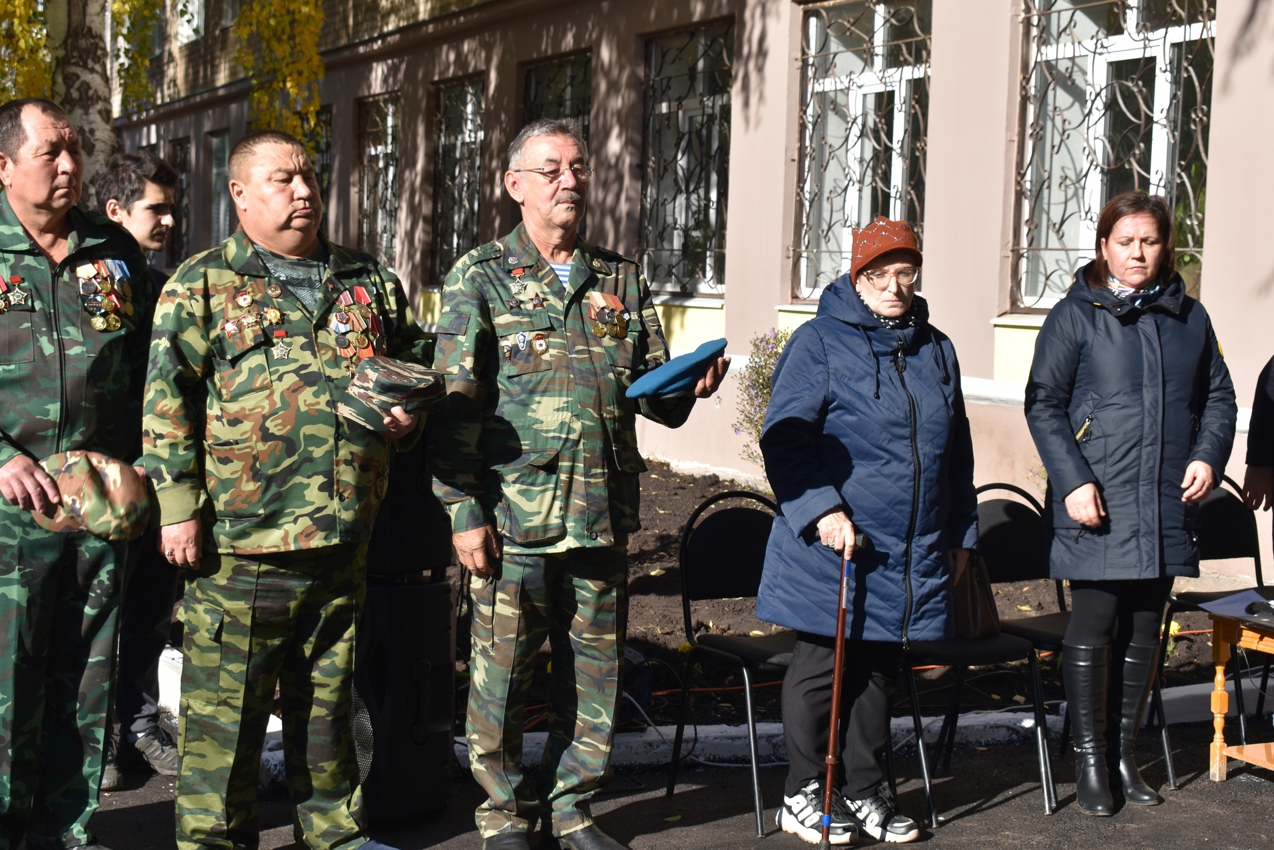 В Ишимбае установили мемориальную доску погибшему в Украине воину