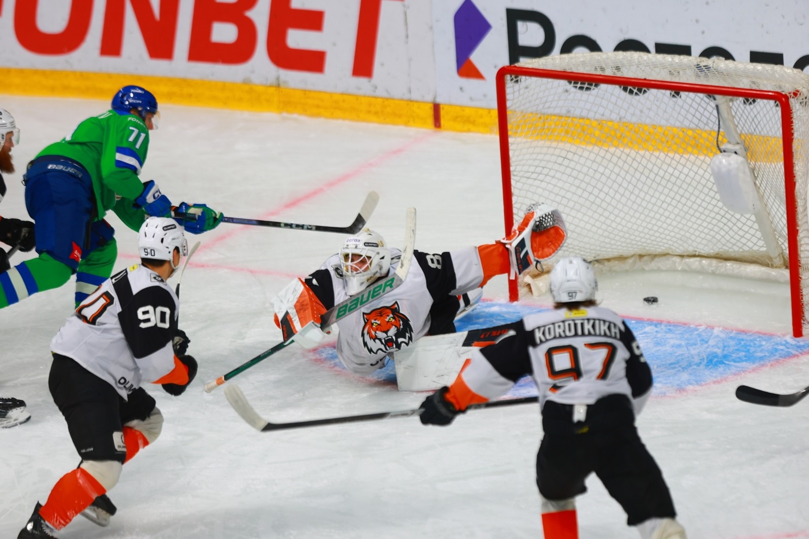 «Салават Юлаев» дома проиграл «Амуру»