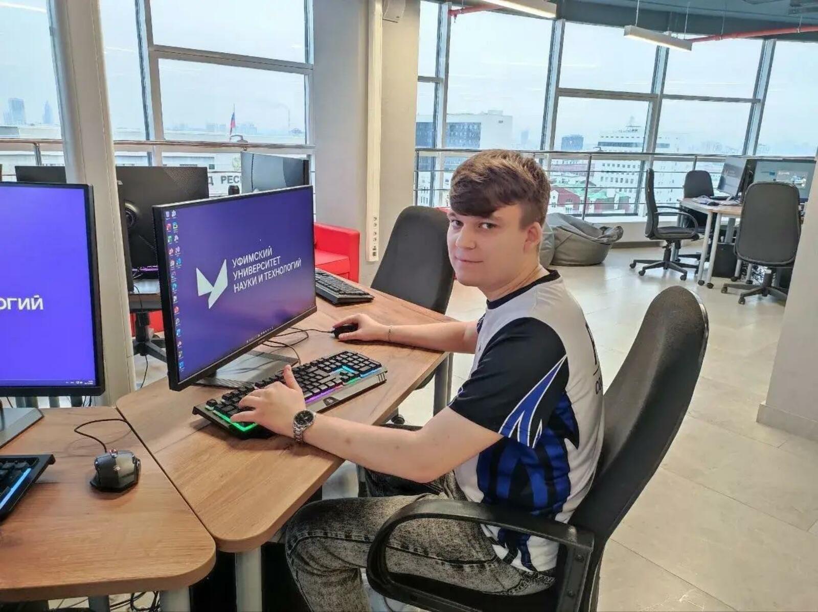 Студент из Саранска переехал в Уфу, чтобы играть за киберсборную УУНиТ