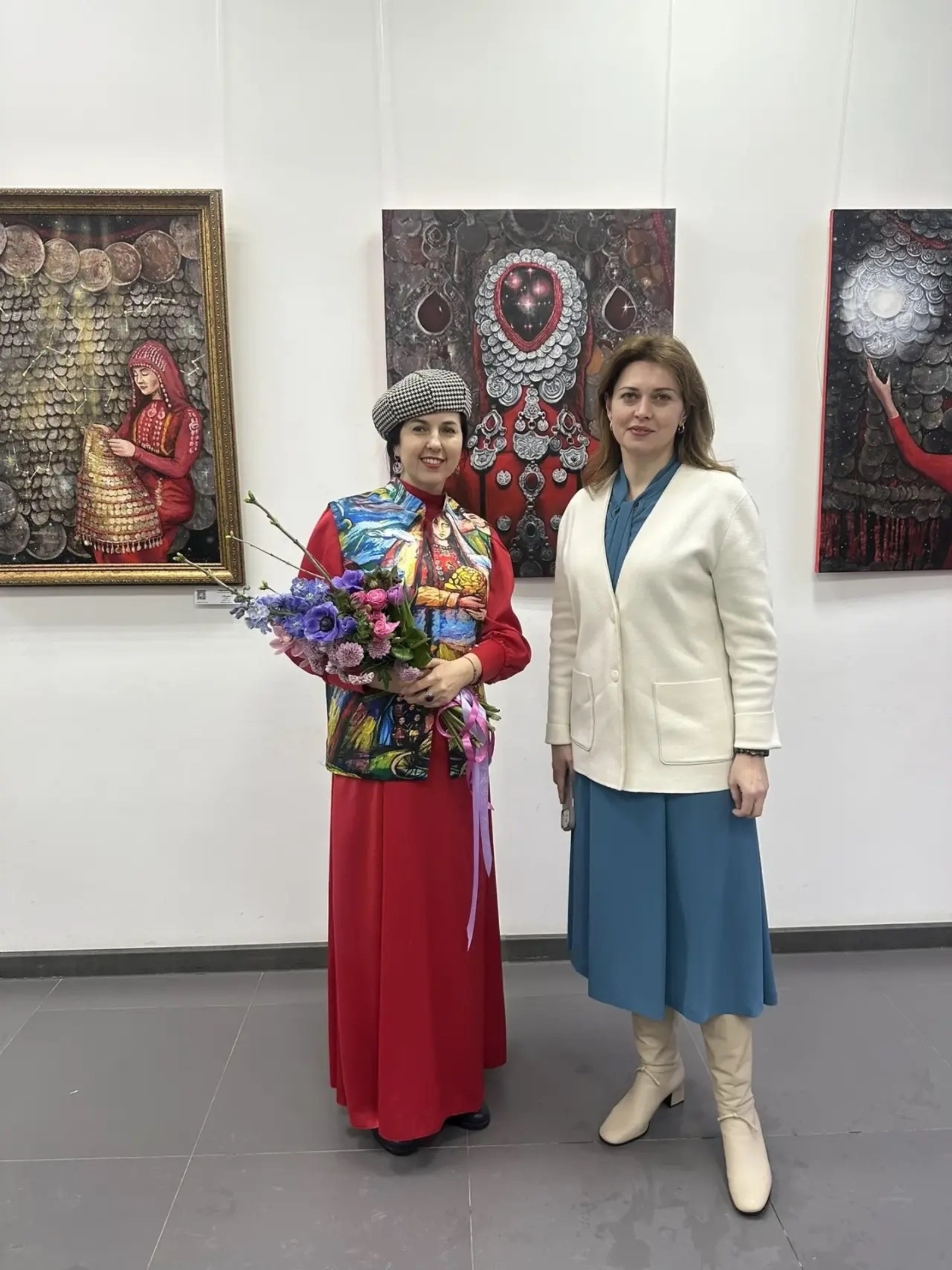 Каринэ Хабирова посетила открытие выставки Раушании Бадретдиновой