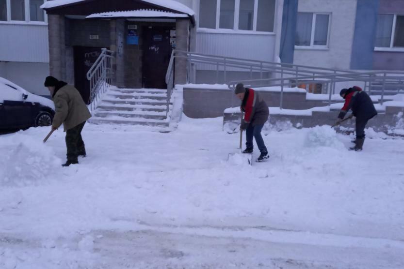 Со снегопадом в Уфе борются более 1500 коммунальщиков