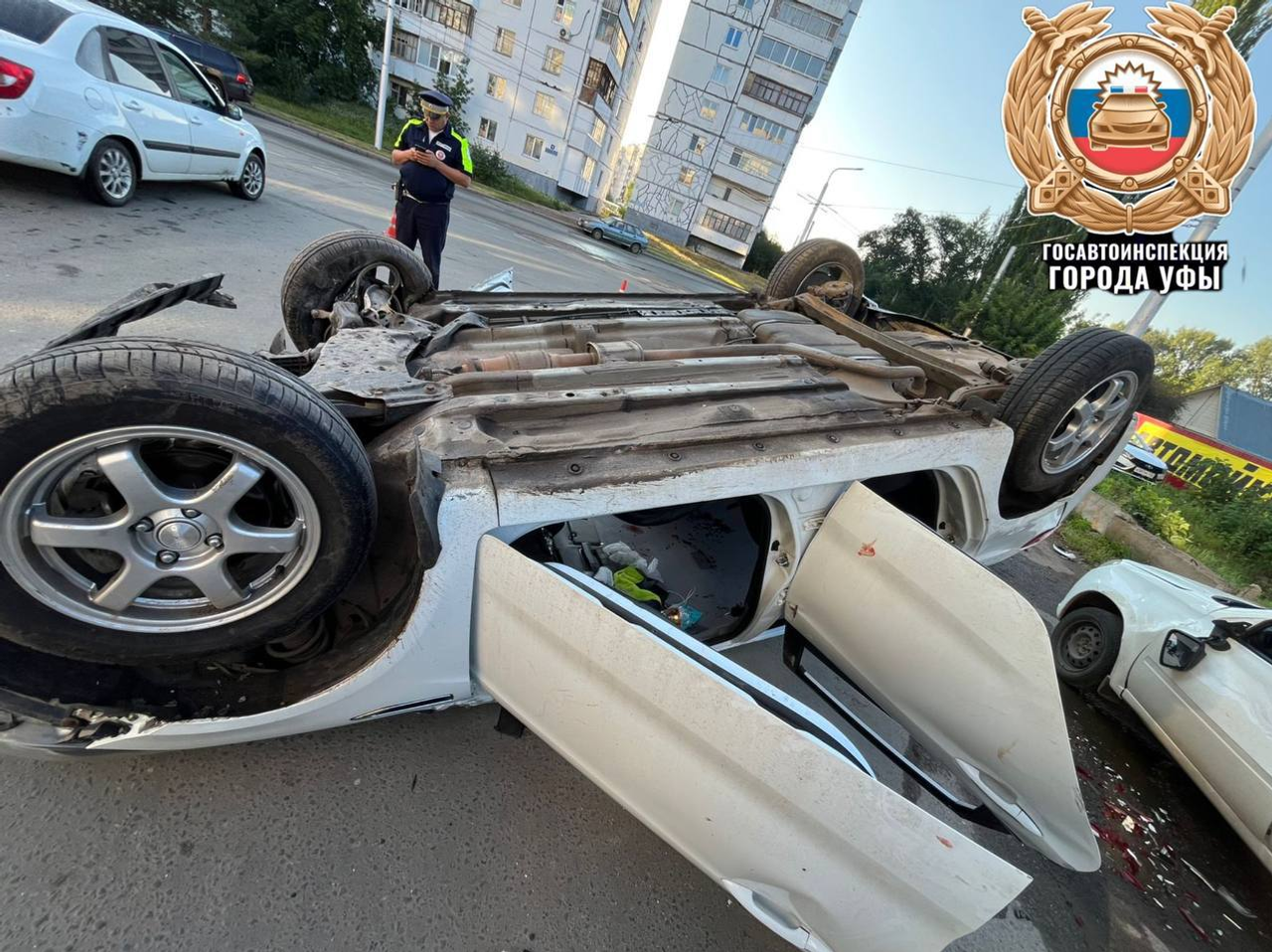 В Уфе пьяный водитель опрокинул машину