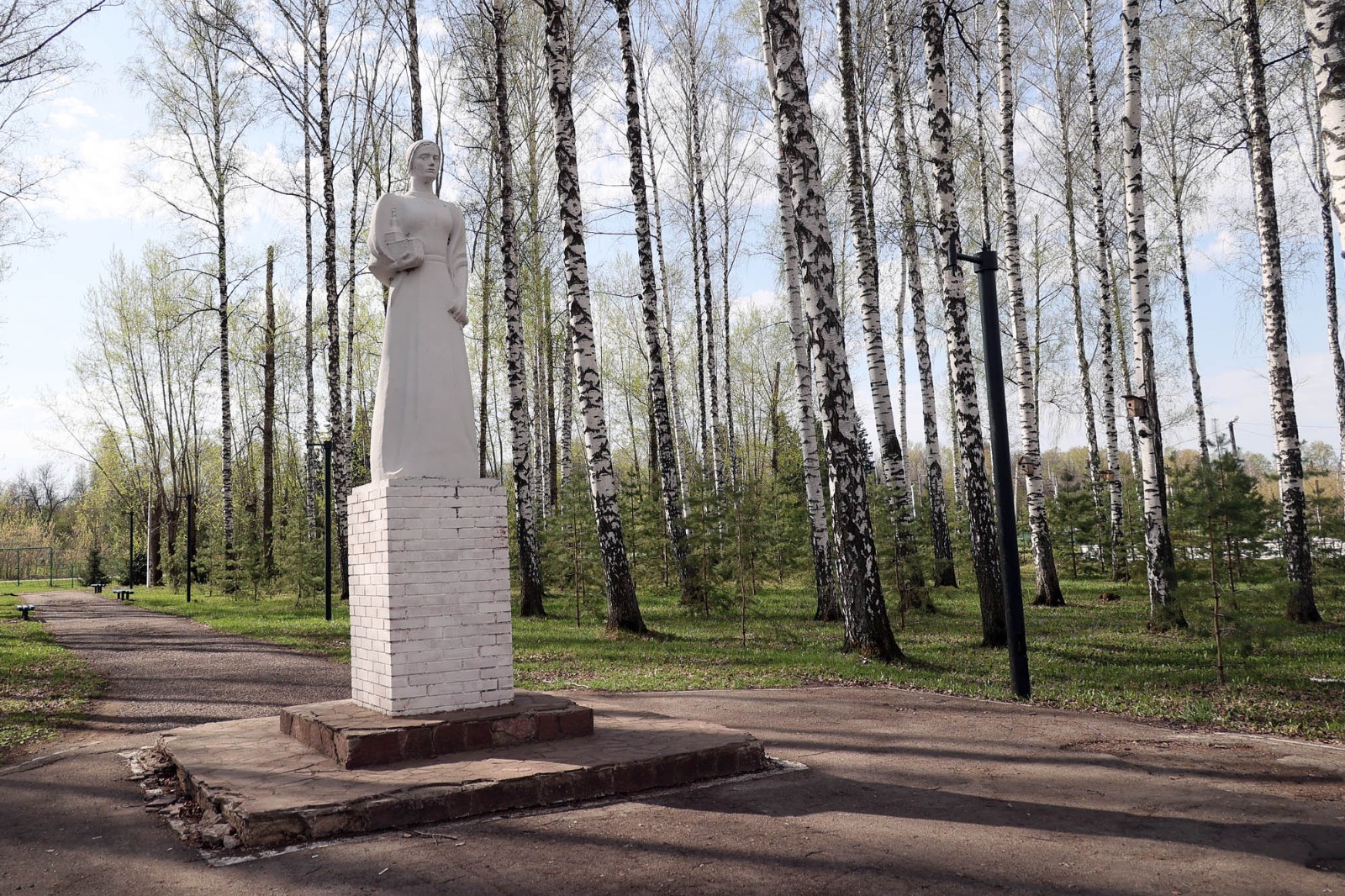 Александр ДАНИЛОВ  Памятник Елене Иглиной.