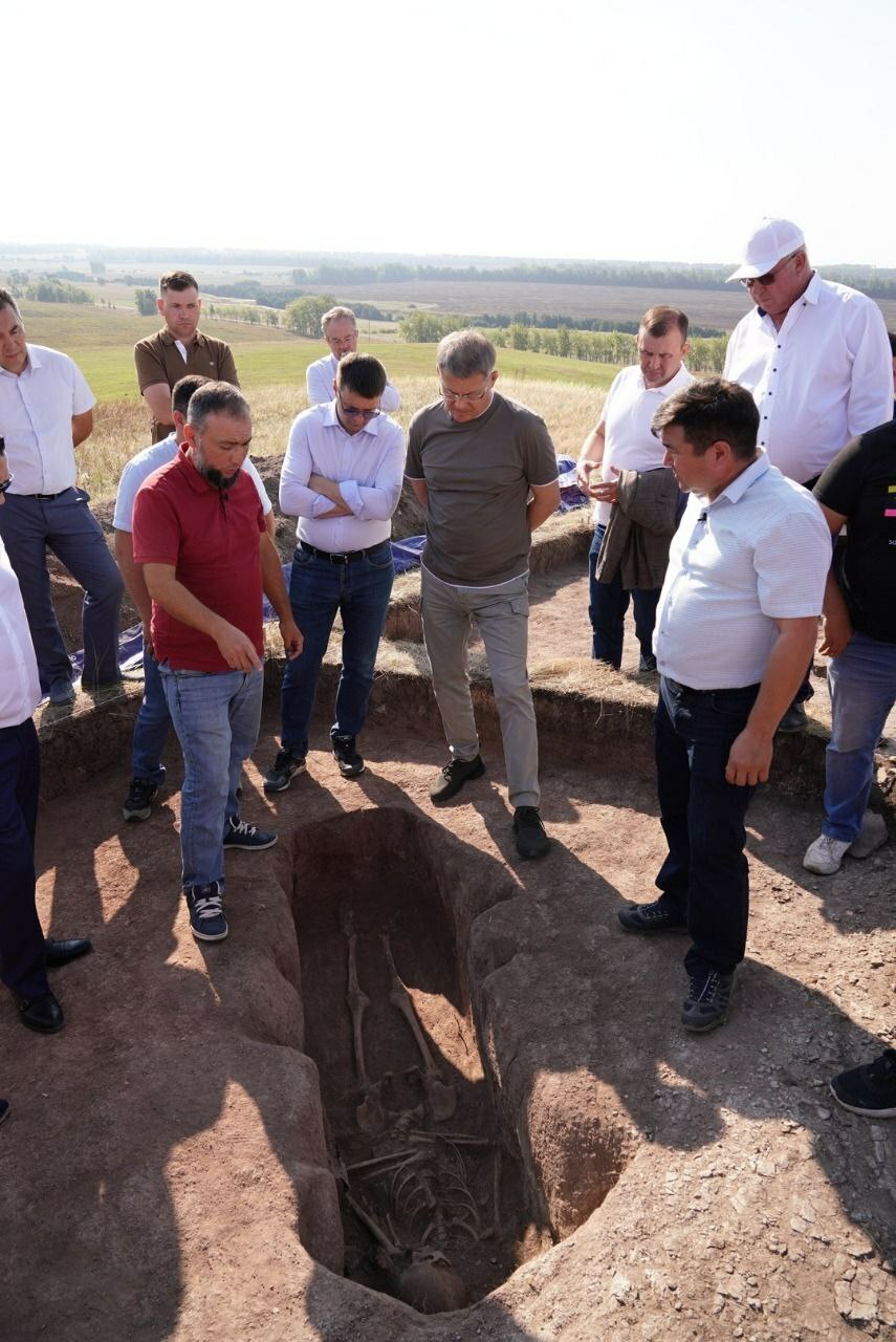 Радий Хабиров рассказал об артефактах, найденных у мавзолея Тура-Хана