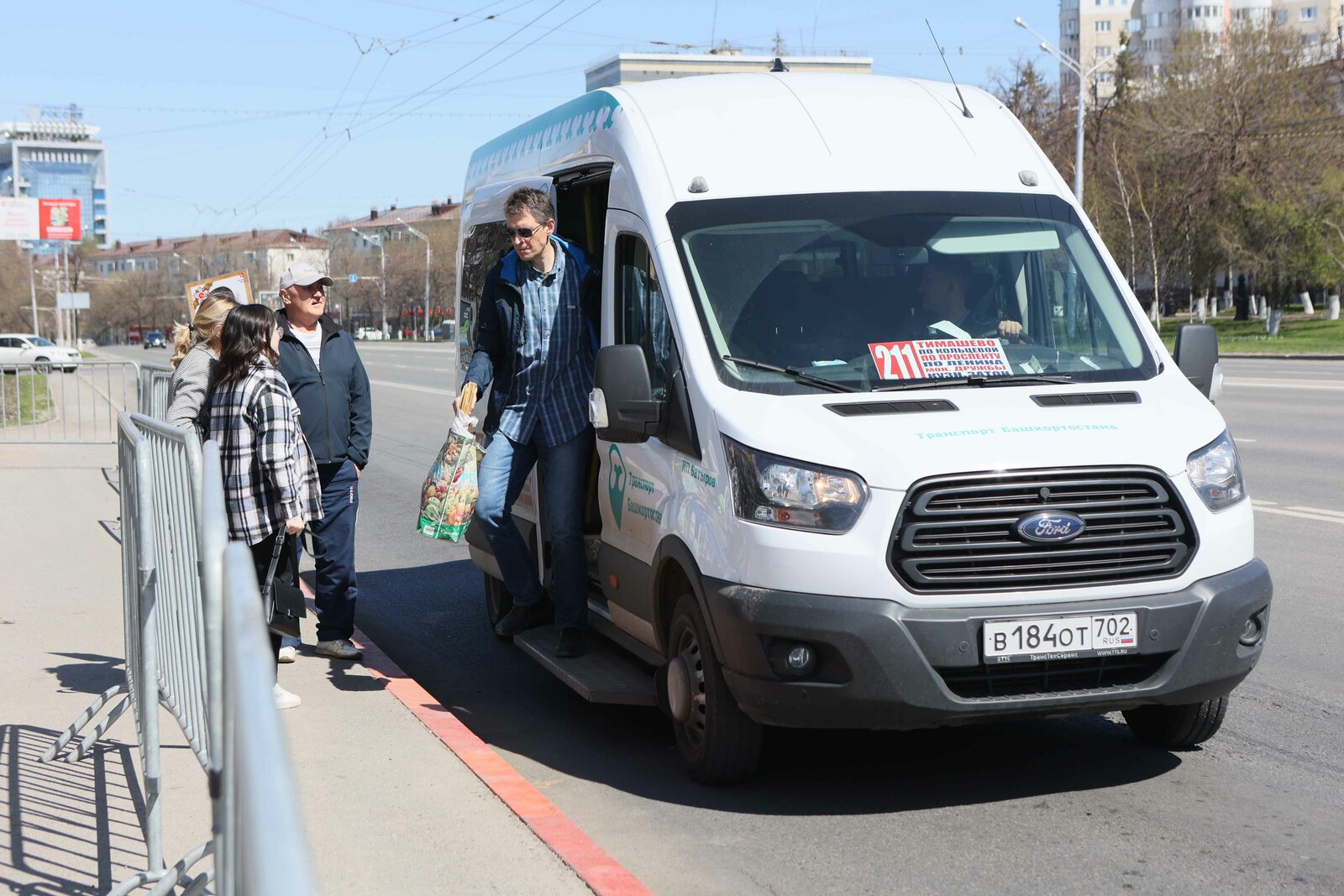 Радий Хабиров поручил мэру Уфы обустроить остановки общественного транспорта в объезд улицы Пугачева