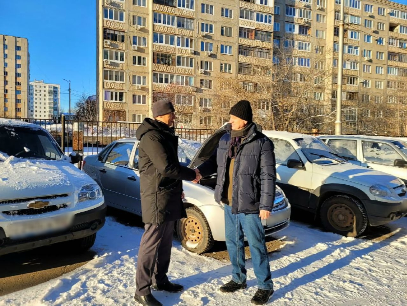 В Башкирии сотрудники Росреестра передали бойцам 13 автомобилей