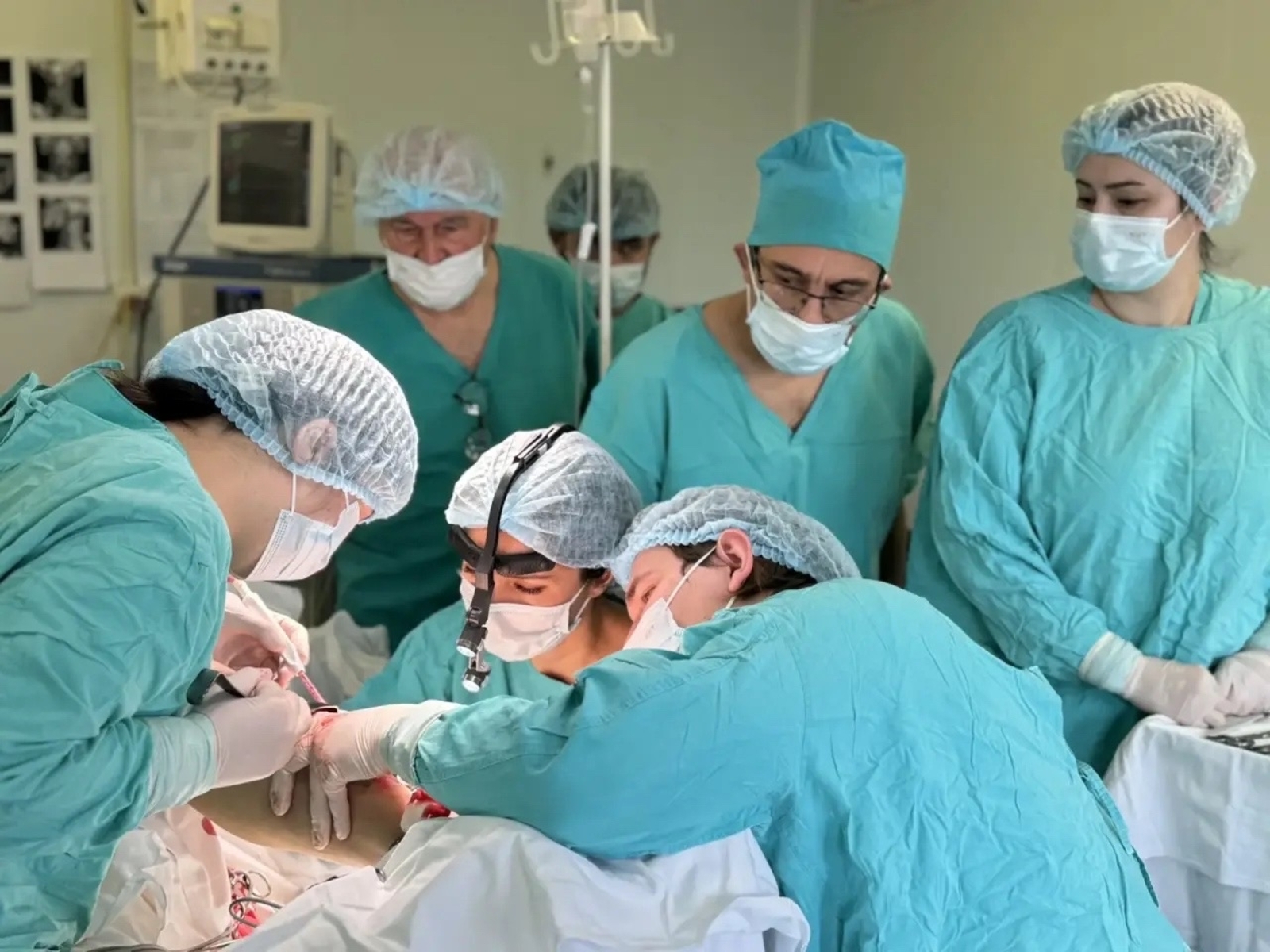 В Уфе хирурги сформировали пациентке челюсть из малоберцовой кости