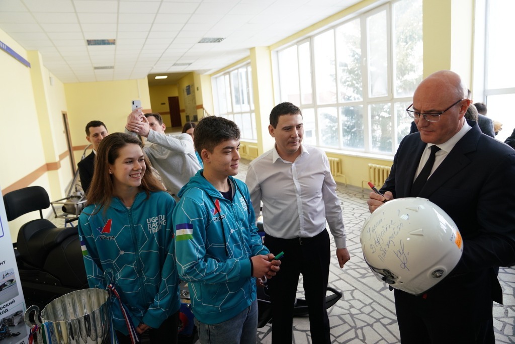 В Уфе зампреду правительства России представили инженерную школу «Моторы будущего»