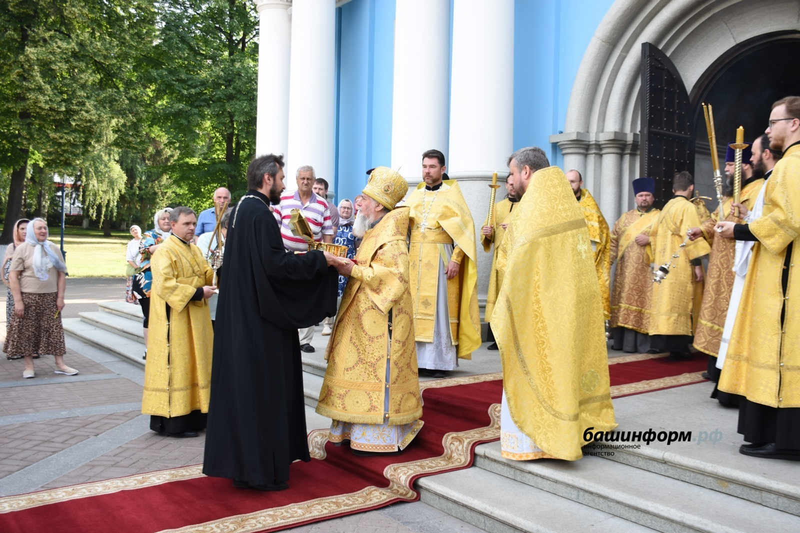 В Уфе верующие приходят поклониться мощам святителя Тихона